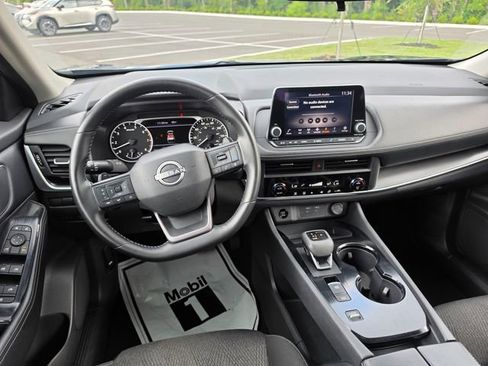 Used 2025 Nissan Rogue SV FWD image 9