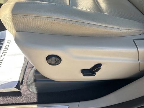 Used 2017 Jeep Grand Cherokee Limited w/ Luxury Group II image 11