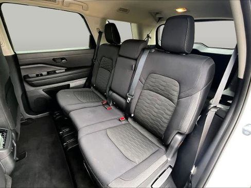 Certified 2025 Nissan Pathfinder SV FWD image 19