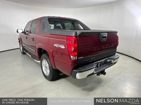 Used 2005 Chevrolet Avalanche LS w/ Onstar Plus Package AWD/4WD image 8