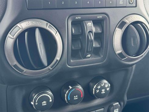 Used 2016 Jeep Wrangler Unlimited Sport w/ Power Convenience Group image 18