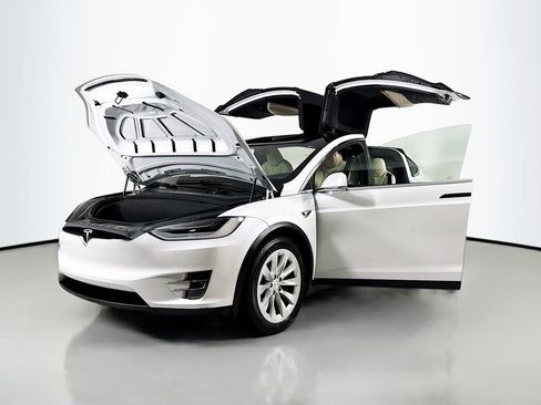 Used 2020 Tesla Model X Long Range image 28