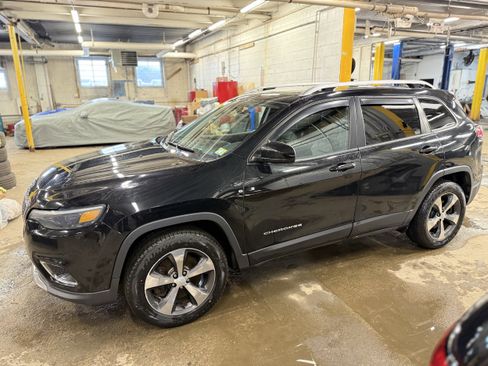 Used 2019 Jeep Cherokee Limited AWD/4WD image 3