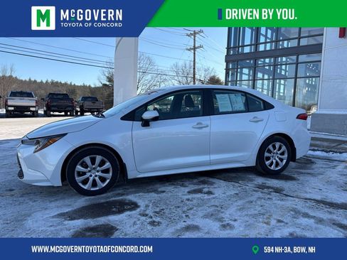 Used 2025 Toyota Corolla LE image 2