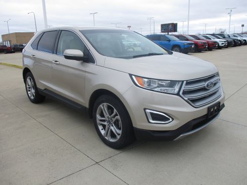 Used 2017 Ford Edge Titanium w/ Cold Weather Package image 7