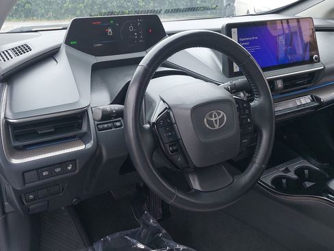 Used 2024 Toyota Prius XLE AWD/4WD image 15