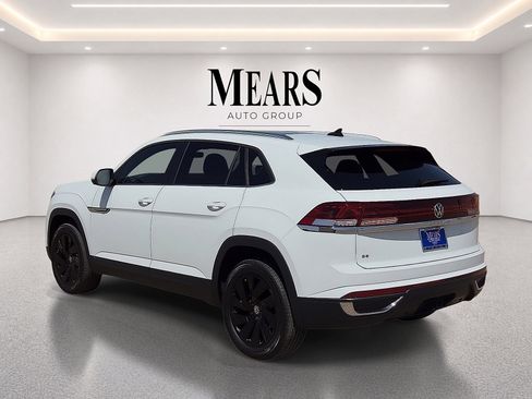 Used 2025 Volkswagen Atlas Cross Sport SE FWD image 3