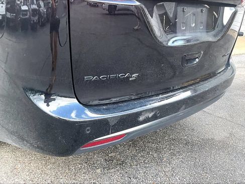 Used 2025 Chrysler Pacifica Limited FWD image 7