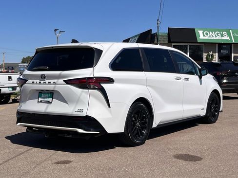 Used 2021 Toyota Sienna XSE image 8