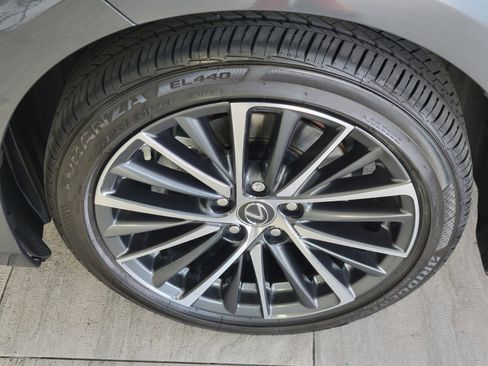 Certified 2023 Lexus ES 300h w/ Premium Package image 10