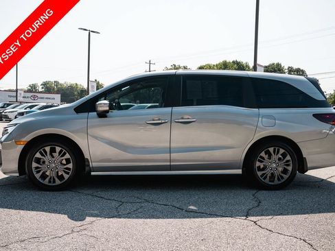 Used 2025 Honda Odyssey Touring image 4