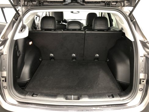 Used 2017 Jeep Compass Latitude w/ Popular Equipment Group image 9