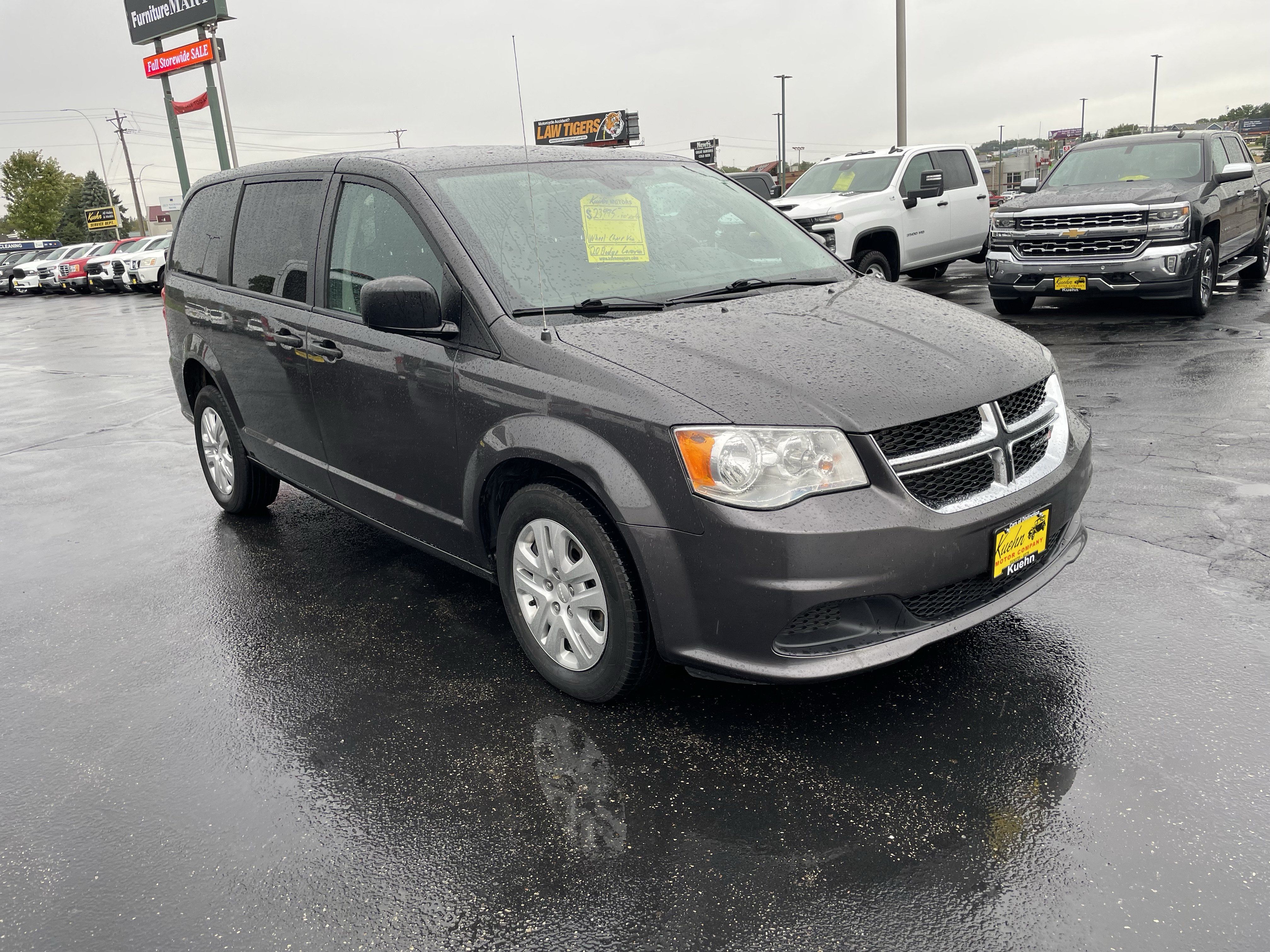 Used 2020 Dodge Grand Caravan SE FWD image 2
