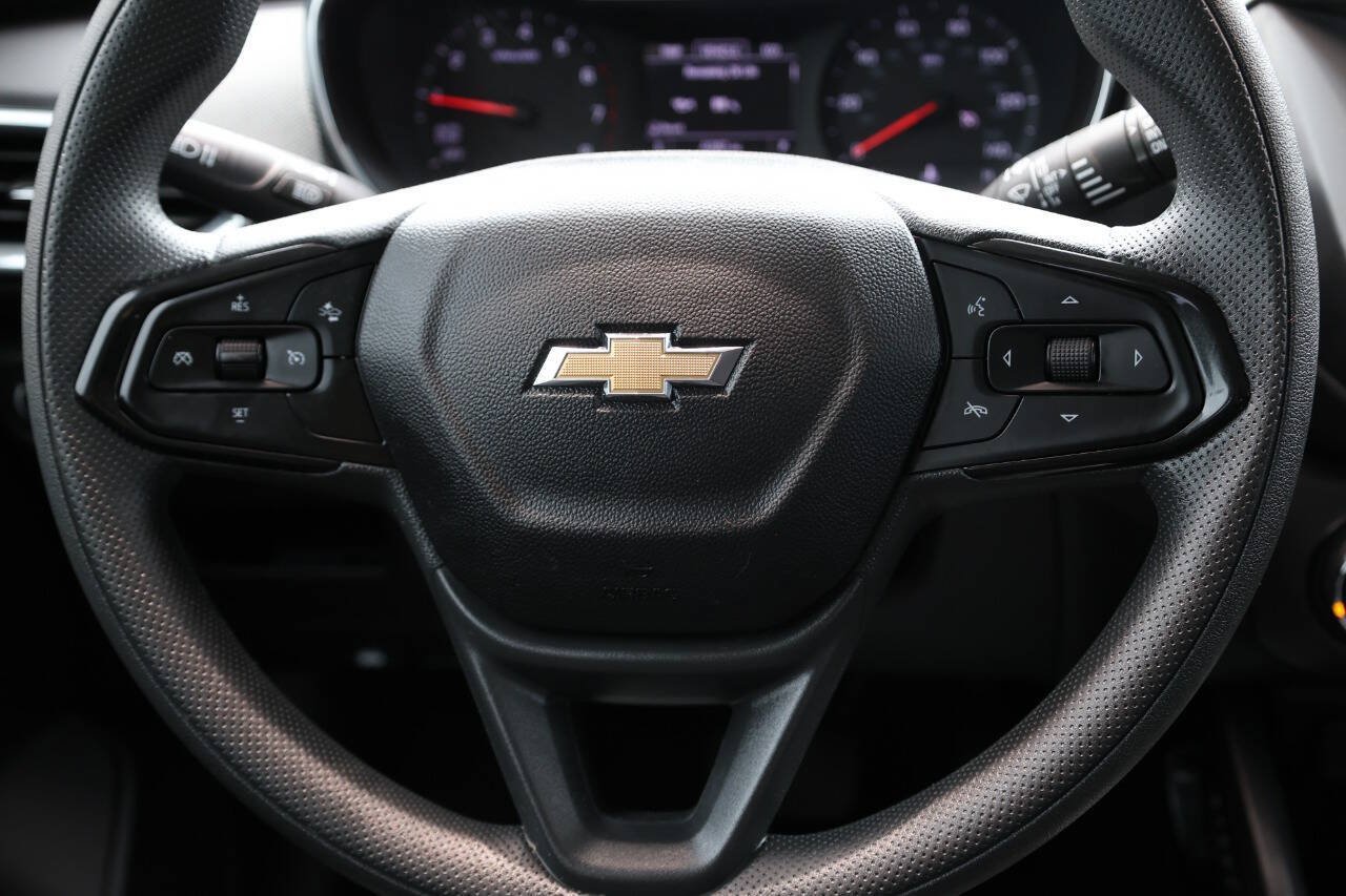 Used 2023 Chevrolet TrailBlazer LT FWD image 18