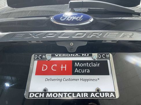 Used 2018 Ford Explorer XLT w/ Equipment Group 202A image 7