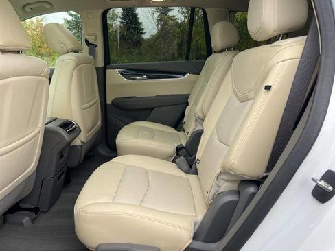 Used 2022 Cadillac XT6 Premium Luxury image 5
