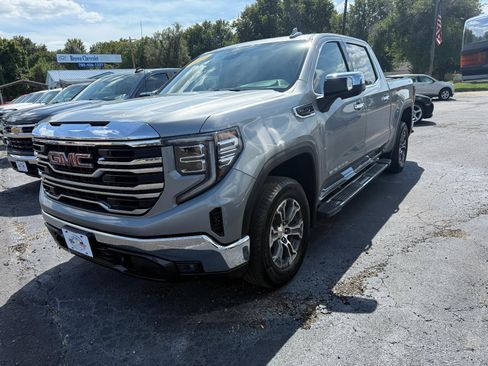 Used 2023 GMC Sierra 1500 SLT image 2