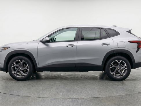 Used 2025 Chevrolet Trax LT w/ LT Convenience Package FWD image 5