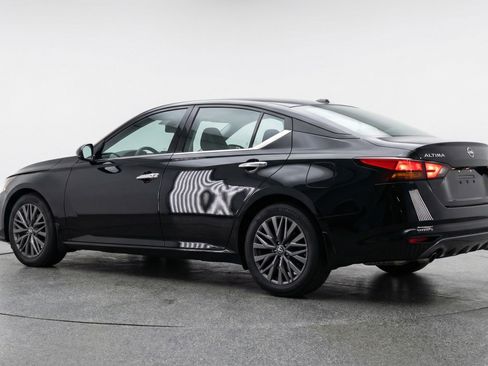 Used 2025 Nissan Altima 2.5 SV image 6