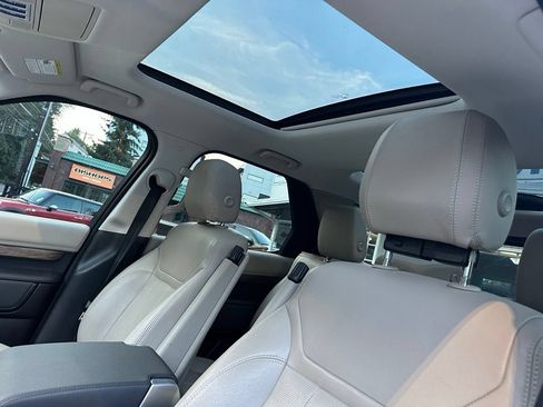 Used 2017 Land Rover Discovery HSE AWD/4WD image 14