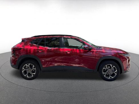 Used 2025 Chevrolet Trax LT FWD image 14