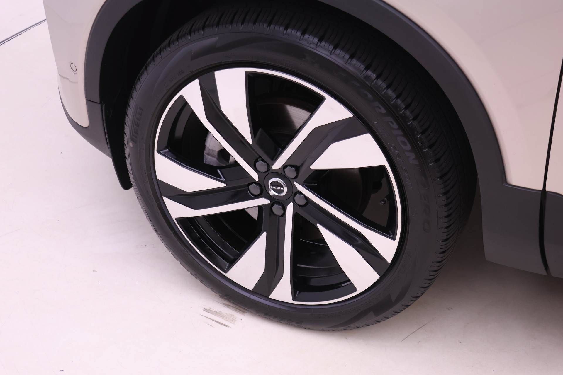 Certified 2024 Volvo XC40 B5 Ultimate w/ Protection Package Premier AWD/4WD image 22