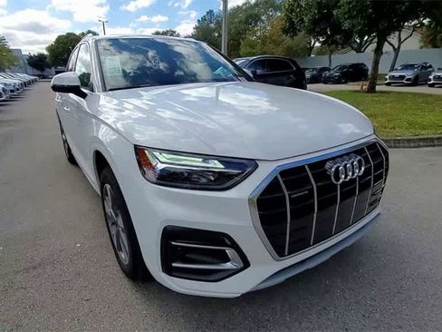 Certified 2023 Audi Q5 Premium w/ Convenience Package image 2