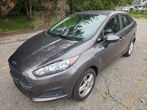 Used 2018 Ford Fiesta SE FWD image 3