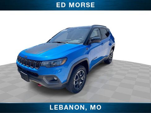 Used 2025 Jeep Compass Trailhawk AWD/4WD image 4