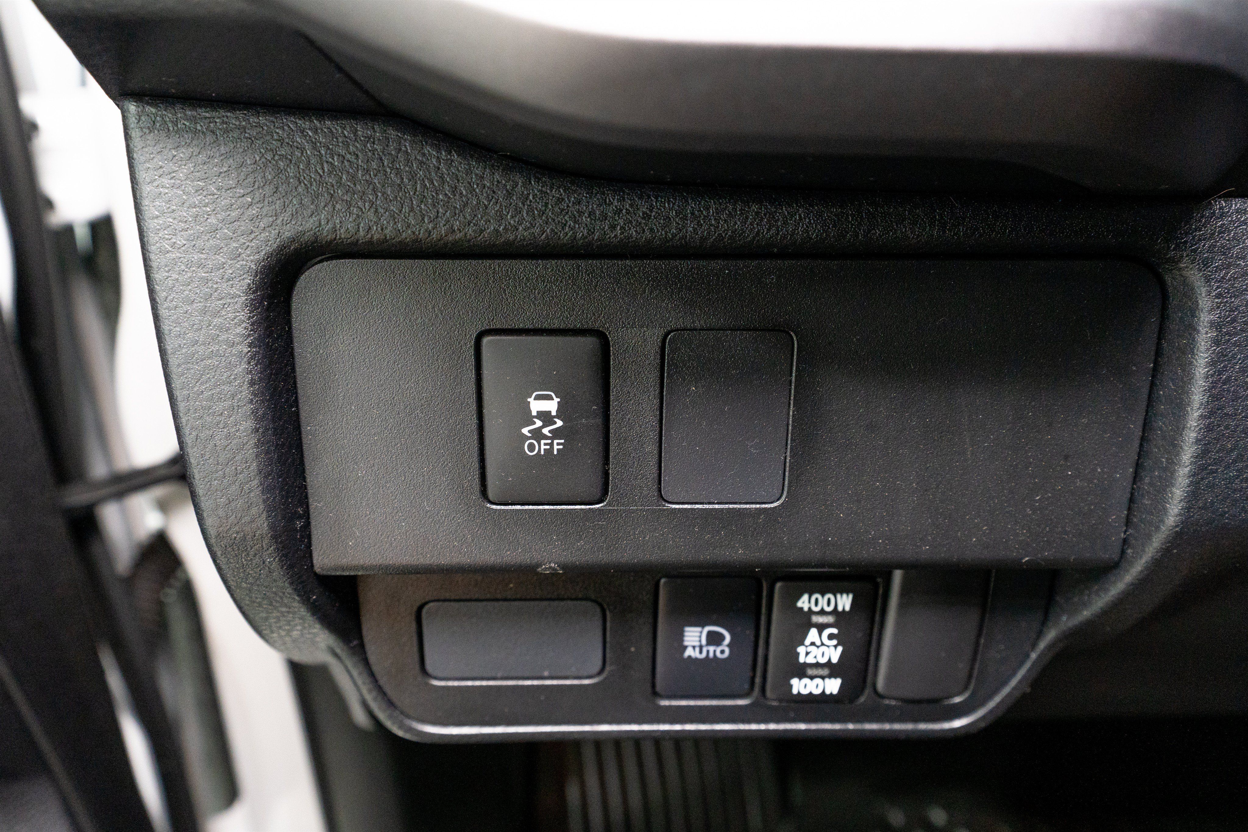 Used 2022 Toyota Tacoma TRD Sport w/ Black Out Package (TMS) AWD/4WD image 33
