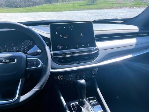 Used 2025 Jeep Compass Limited image 6