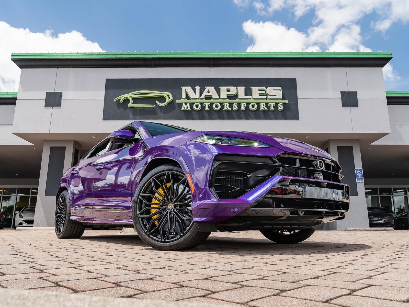 Used 2025 Lamborghini Urus SE AWD/4WD image 5