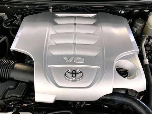 Used 2019 Toyota Land Cruiser AWD/4WD image 31