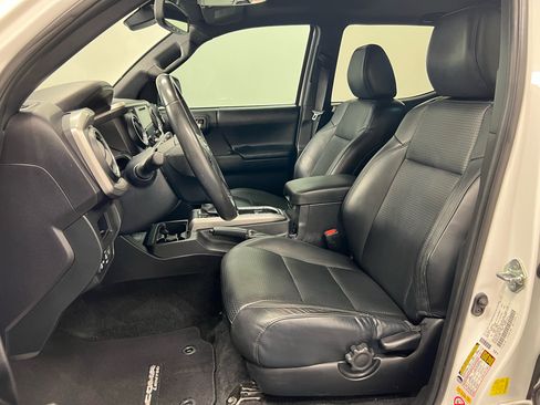 Used 2018 Toyota Tacoma Limited image 4