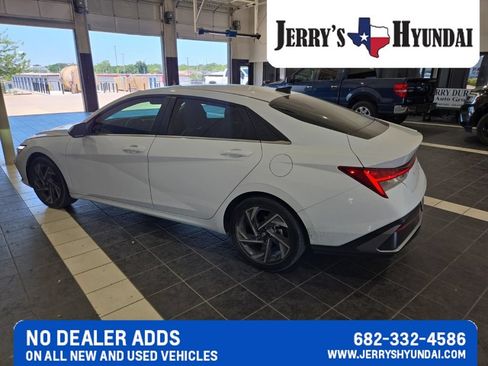Used 2025 Hyundai Elantra Limited FWD image 6