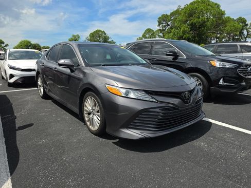 Used 2018 Toyota Camry XLE w/ Driver Assist Package FWD image 2