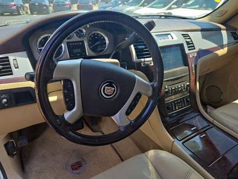 Used 2012 Cadillac Escalade Luxury image 19