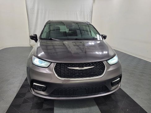 Used 2023 Chrysler Pacifica Touring-L FWD image 14
