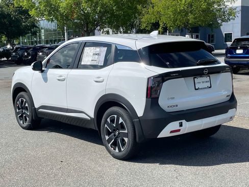 New 2025 Nissan Kicks SV image 3