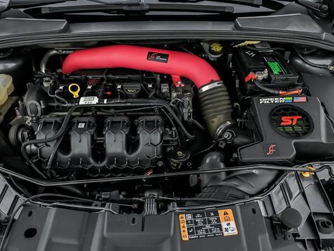 Used 2018 Ford Focus ST image 17