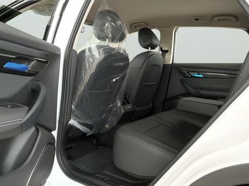 New 2025 VinFast VF 8 Eco AWD/4WD image 15