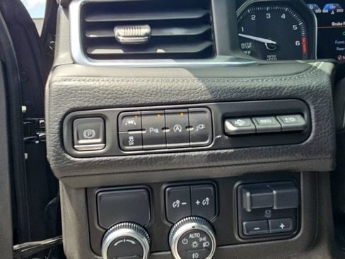 Used 2021 GMC Yukon XL Denali w/ Denali Ultimate Package RWD image 12