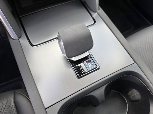 Used 2025 Land Rover Discovery Sport S image 21