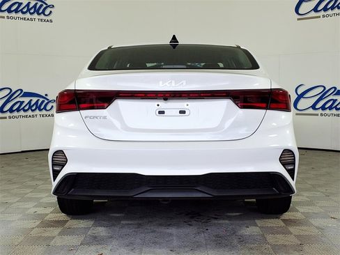 Used 2022 Kia Forte LXS w/ LXS Technology Package image 4
