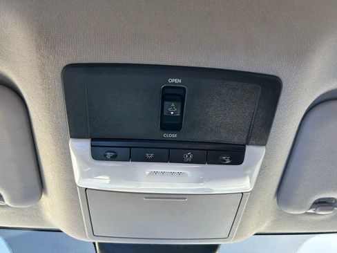 Used 2020 Nissan Sentra SR w/ Premium Package FWD image 21