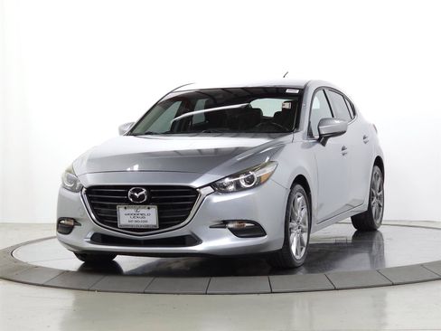 Used 2018 MAZDA MAZDA3 Touring FWD image 3
