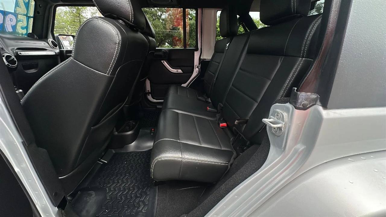 Used 2012 Jeep Wrangler Unlimited Sahara w/ Max Tow Pkg AWD/4WD image 29