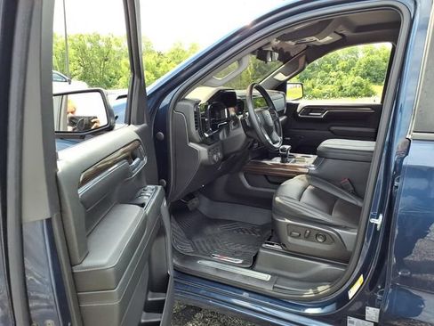 Used 2023 Chevrolet Silverado 1500 LT Trail Boss w/ LT Trail Boss Premium Package AWD/4WD image 19