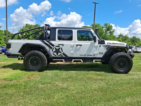 Used 2020 Jeep Gladiator Rubicon w/ Cold Weather Group image 7