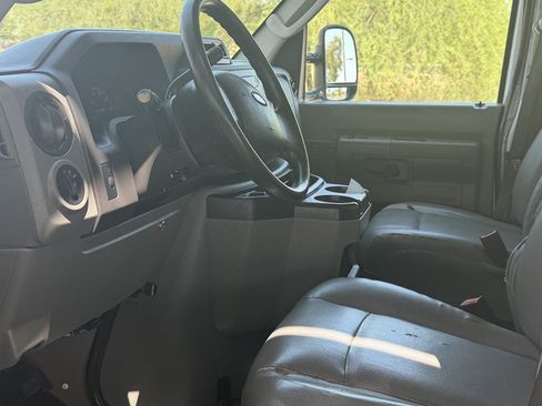 Used 2010 Ford E-350 and Econoline 350 Super Duty RWD image 21